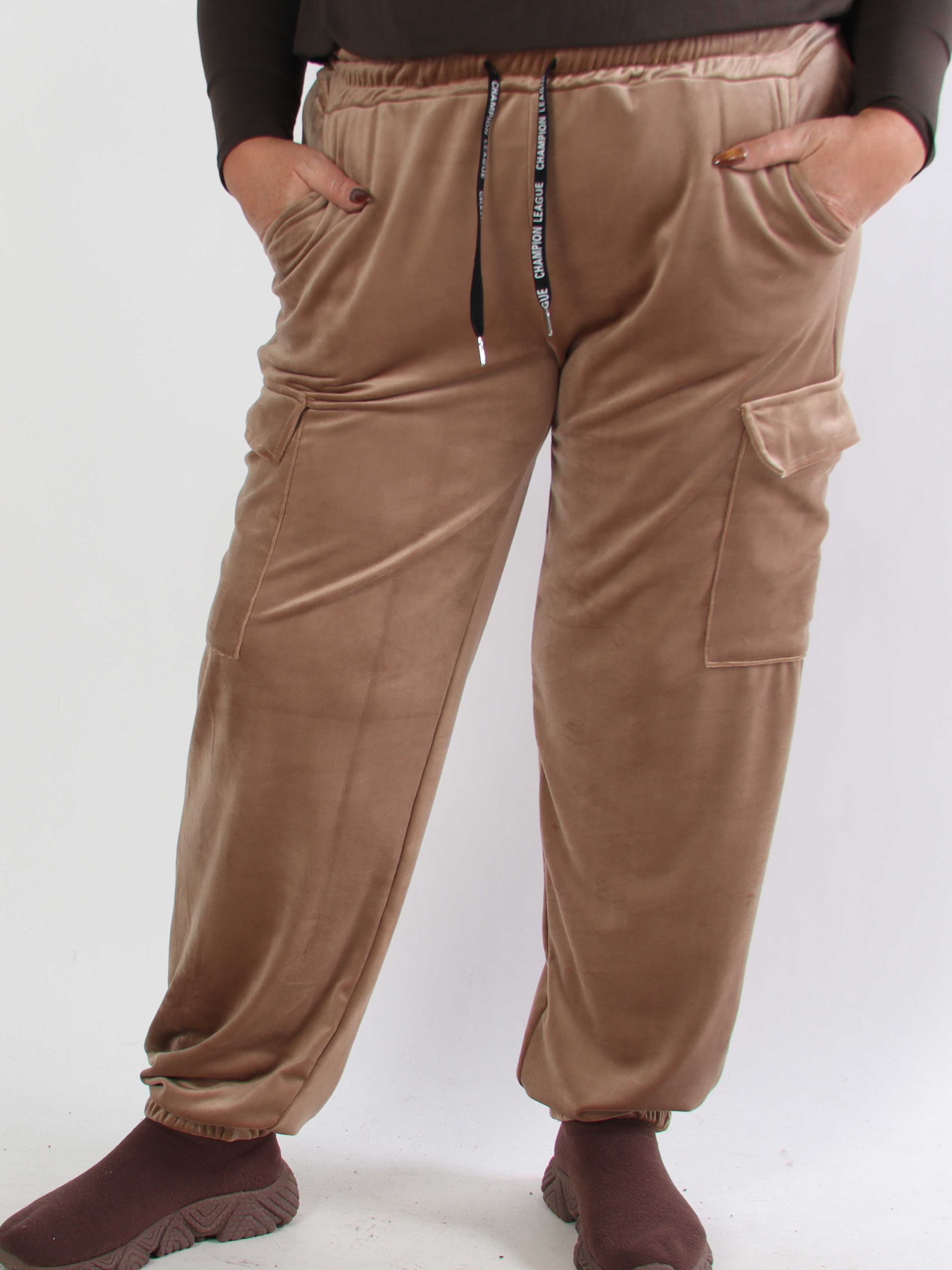 Pippa - Bløde plus size cargobukser i velour